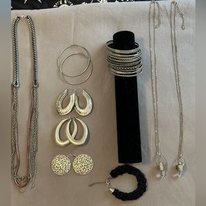 Lot of 20+ Piece Jewelry Mix